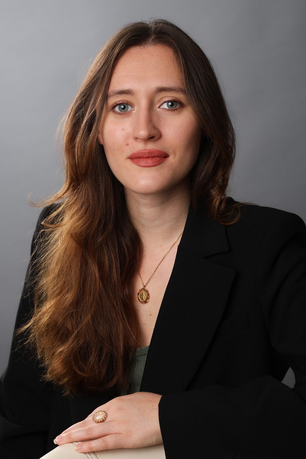 Portrait de Maïwenn Rouxel, avocate au Barreau de Paris